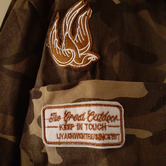 Muted army buttoned down shirt - Picture 3 of 6